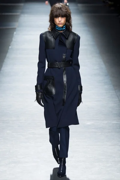 Look 3